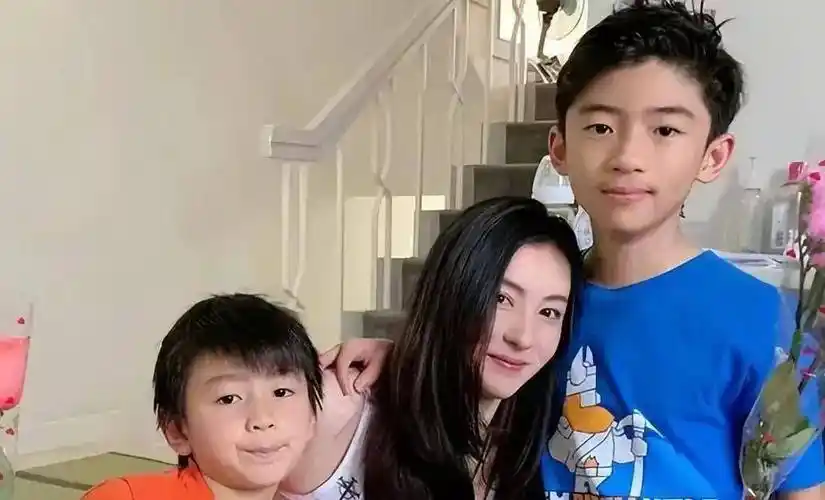 张柏芝确认三胎生父并与其领证引热议