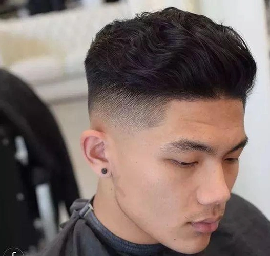 男士头发四周剃光头顶留长不错哦