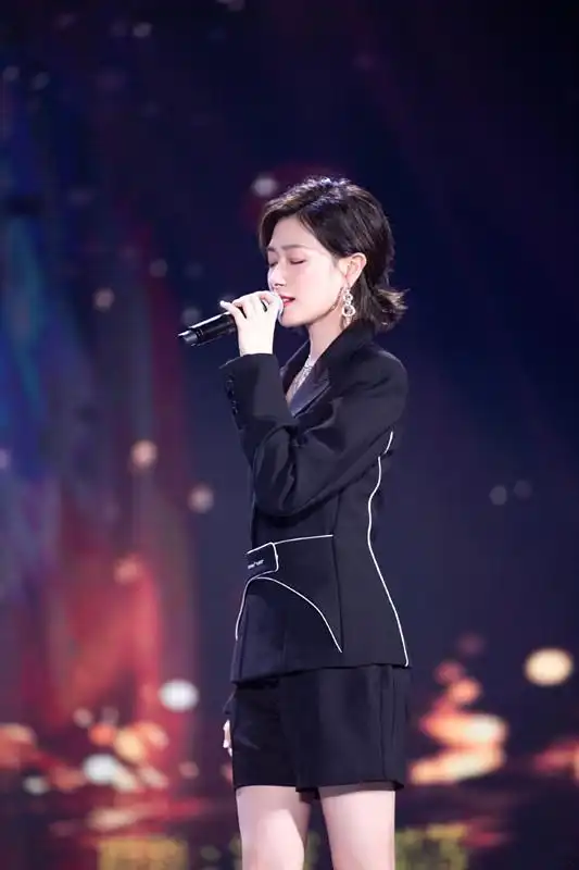 万茜轻飘飘的一句诗,击中平台命门,程序猿哥哥这回不背锅了|郁可唯