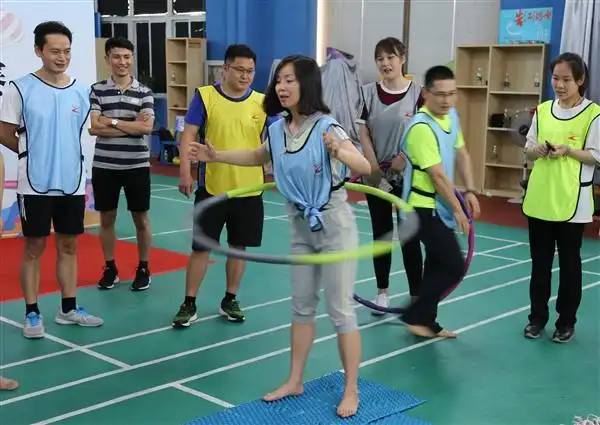 第二个项目——指压板赛道,曾经让每位选手都心有余悸,光脚