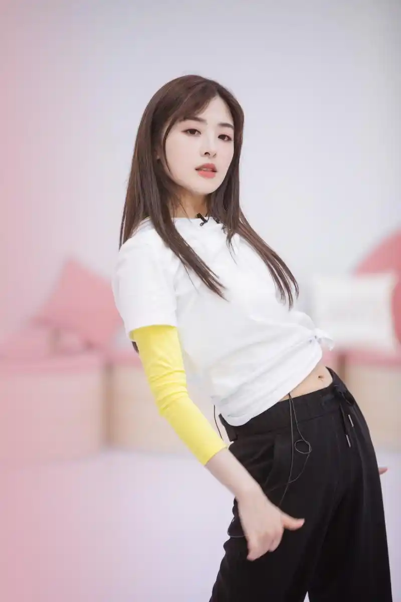 张含韵乘风破浪的姐姐 抓虫子的小花儿是认真的,训练的小花也是认真的