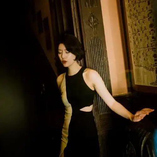 阿琪思李亚鹏女友晒照片像极了王菲这才是爱情应有的样子