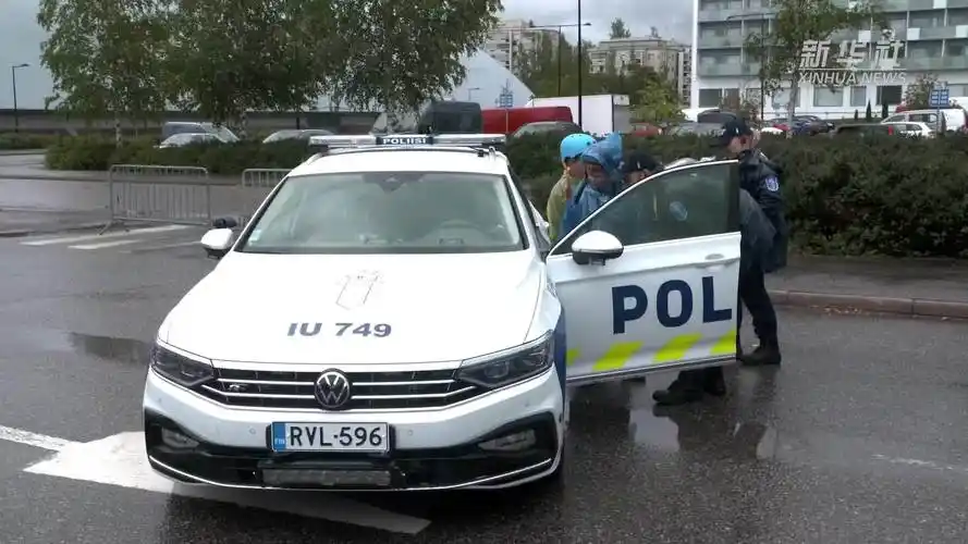 芬兰举行警察日庆祝活动