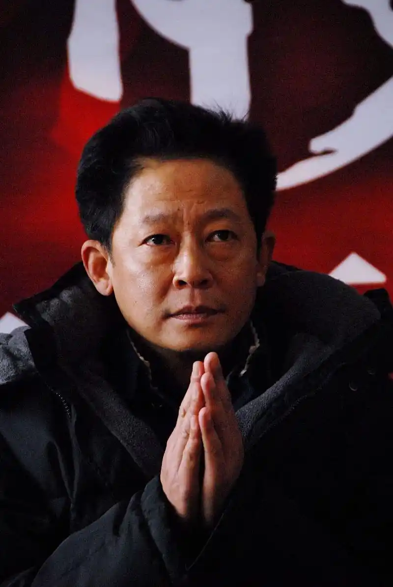 王志文说: "到了一定年龄, 没有稳定的收入, 没有存款, 亲人遇到事情