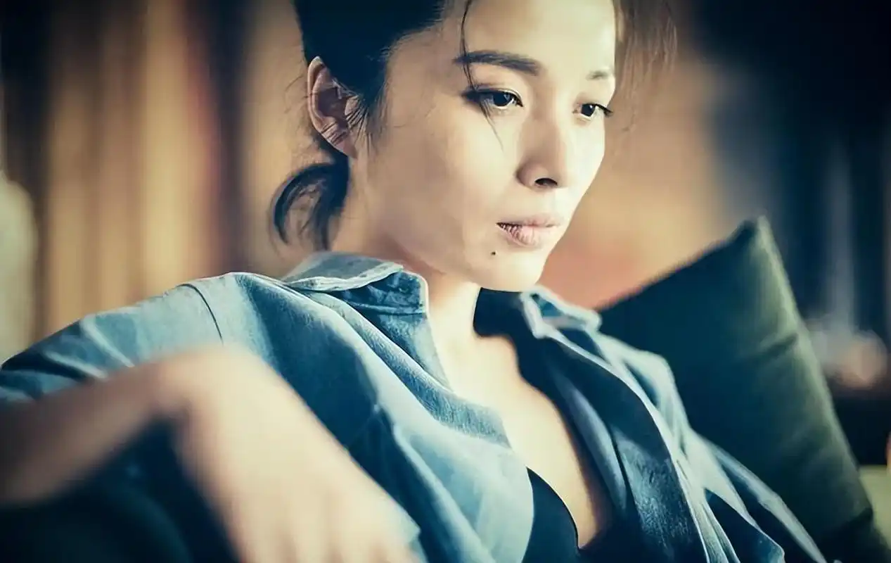 演员李佳个人资料:二婚嫁给初婚的靳东,高龄生子也幸福-韩剧网-最新