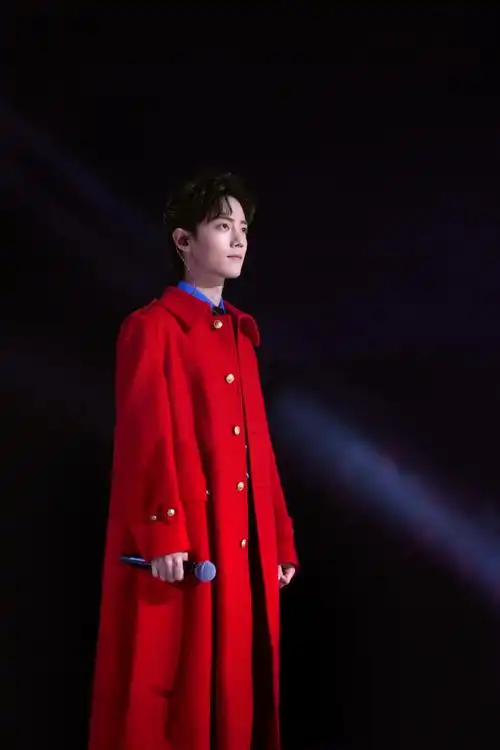 肖战与红色绝配,超好看啊