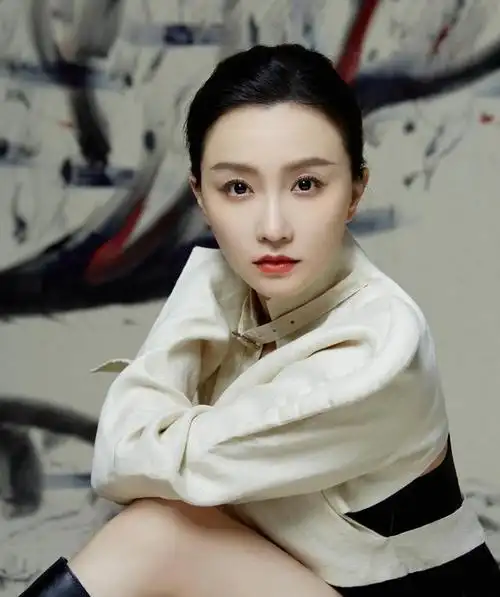 在电视剧《知否》中,有各种各样的女性角色,其中最英姿飒爽的一个