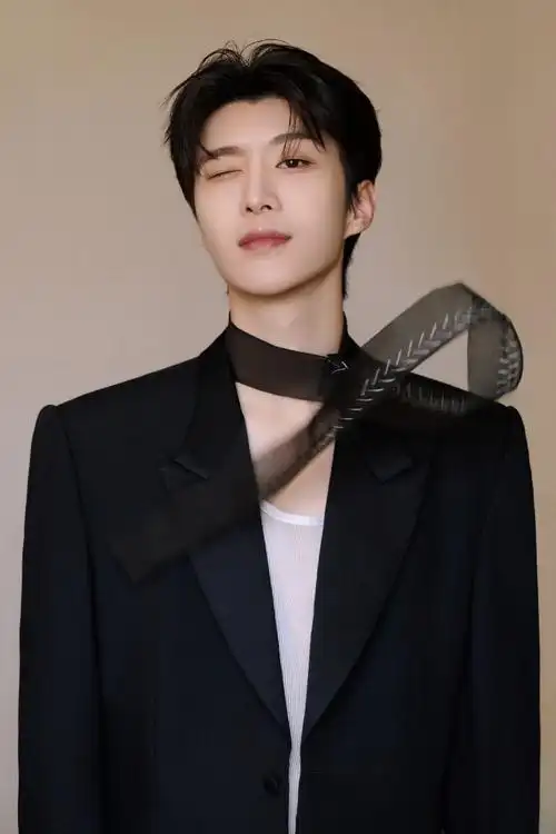 范丞丞侧戴领带##范丞丞帅回来了