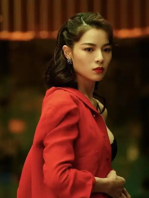 看了《荞麦疯长》,我只想说钟楚曦的高级感,好绝!