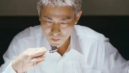 鱼子酱称重收费,华仔大怒:以为我吃不起?一人来一罐!