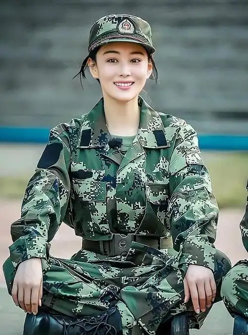 佟丽娅军装照