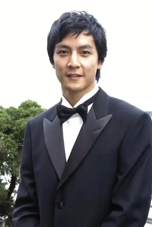 吴彦祖年轻时巅峰帅照,年轻时的吴彦祖到底有多帅(吴彦祖晒与成龙