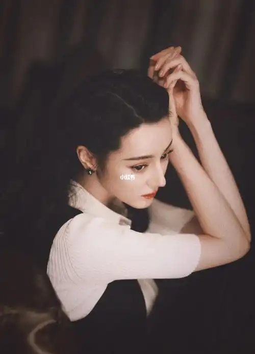 迪丽热巴民国小公主