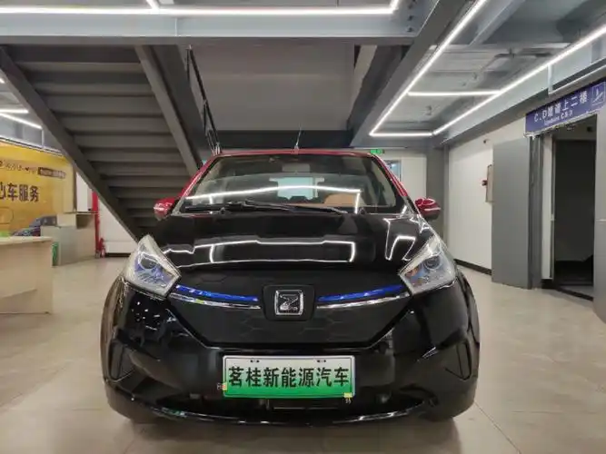 新到17年12月众泰云100plus,纯电续航155公里,美女个人一手车