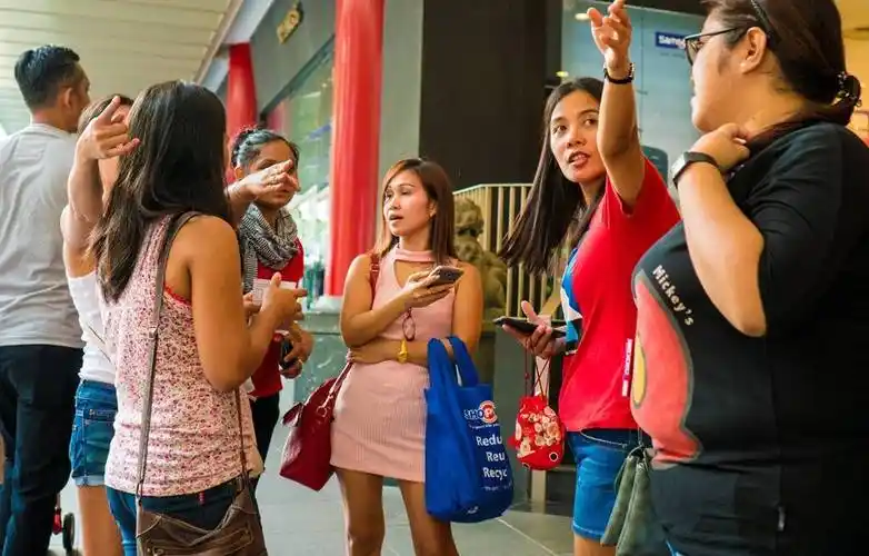 而且虽然连港澳台都用繁体字,但新加坡人却用简体字.