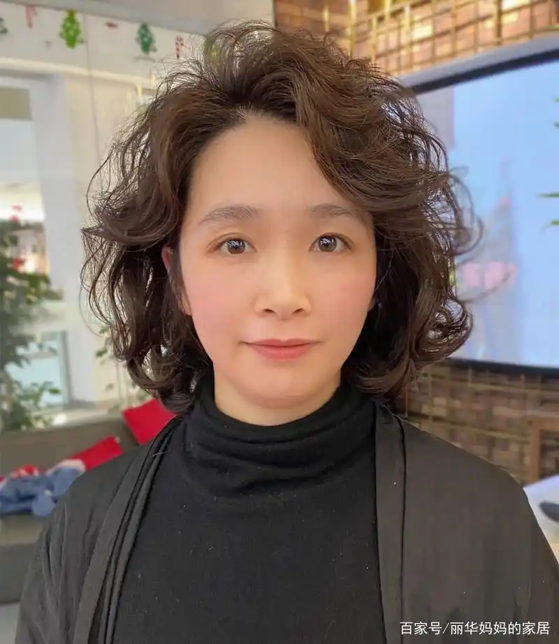 60岁女性有哪些洋气的发型推荐?这几款时髦又好看,减龄又显气质