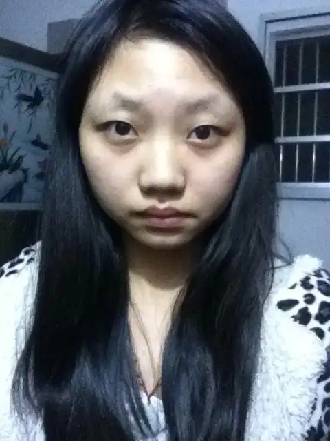 现在是齐刘海,你们觉得中分或侧分可