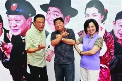 剧照晨报记者 邱俪华 实习生 胡诗瑶由上海人民滑稽剧团王汝刚,毛猛达