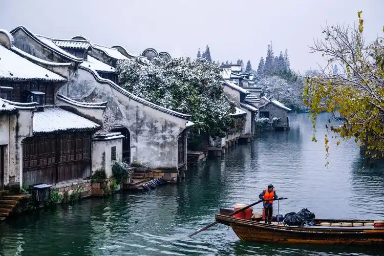 千年古镇变身"江南雪乡"