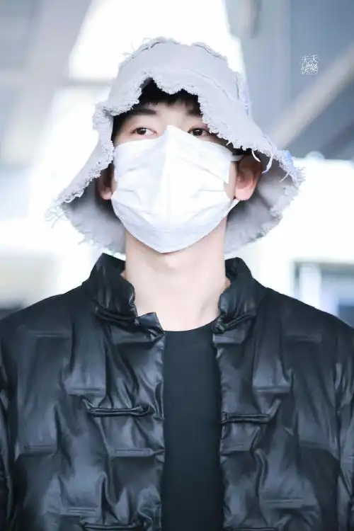 胡先煦穿过月亮的旅行