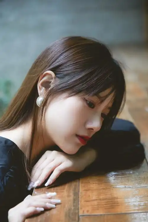 不知春斋95今日份做作照片哈哈哈哈04品茶也太惬意了～#日常