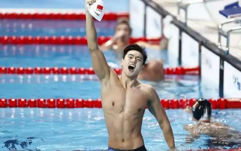 宁泽涛爷有的不只是八块腹肌