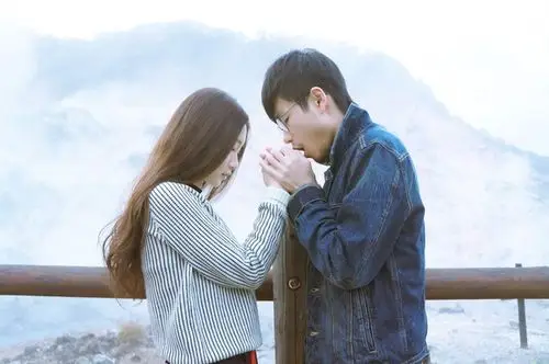 如何才能自拍出一张特别好看的双人照?单身汪慎点!