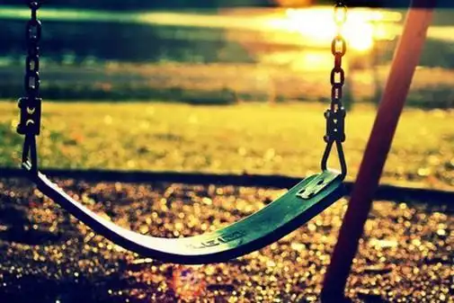 满载回忆摇荡的秋千意境唯美图片