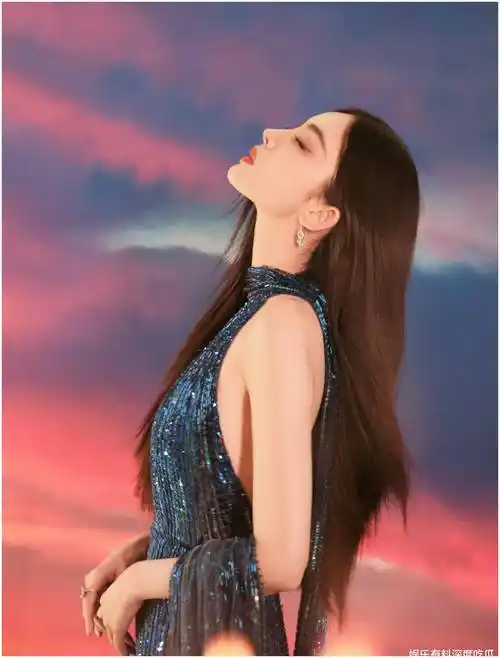 古力娜扎美照曝光一袭深v长裙吸睛无数令人惊艳不已