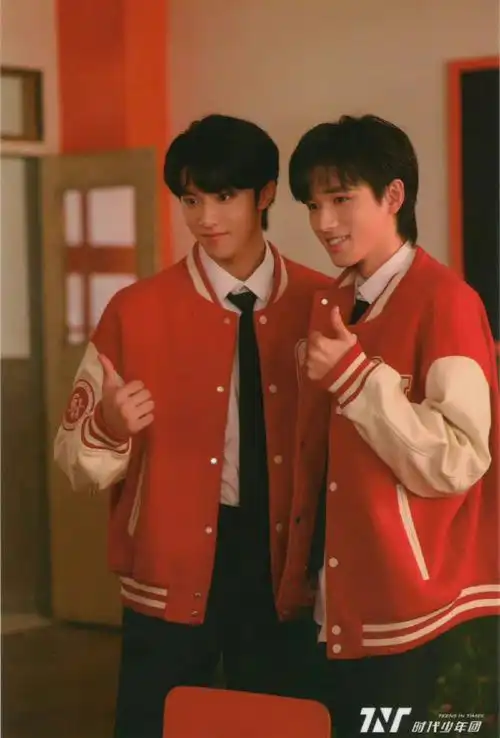 宋亚轩刘耀文新歌上线双人合照