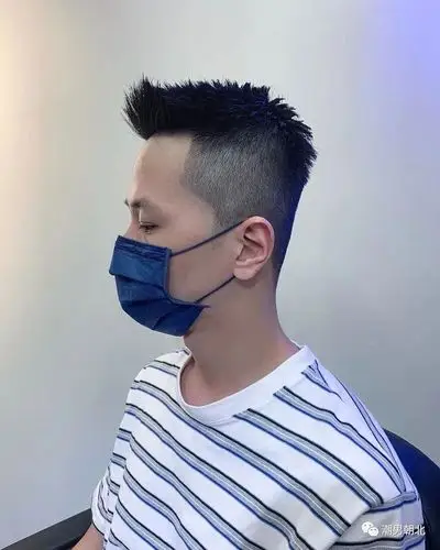 25岁帅气男医生剪"飞机头"发型,这种硬朗劲儿帅到我了!