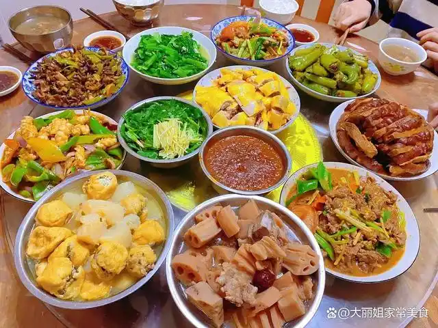 春节假期,网友晒带女朋友回家"家宴",家家丰盛有特色,真隆重
