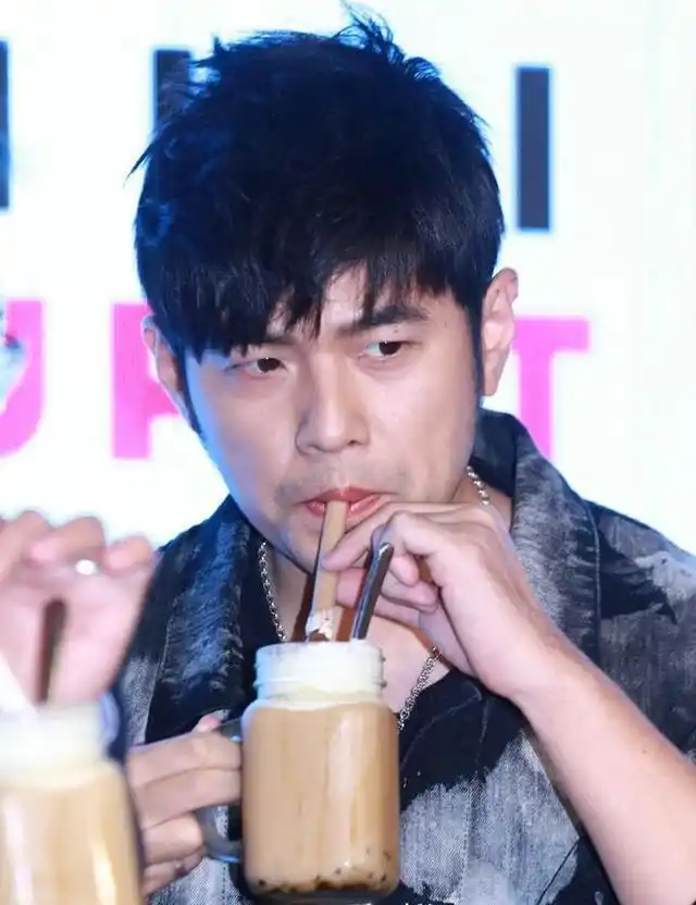 周杰伦发福撞钱枫?真相是,每个胖子都很像,才华才是最好的标签