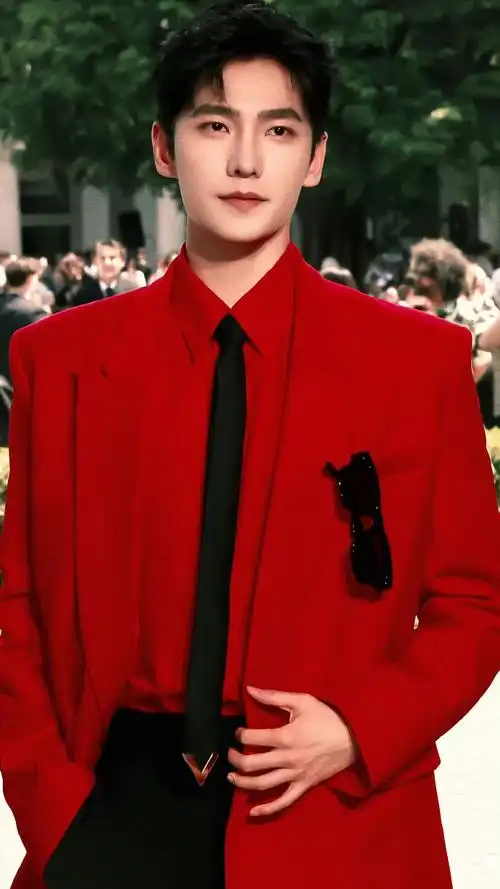 杨洋0909生日快乐#人活着就是在不同年纪反复爱上杨洋,永远帅气釉远