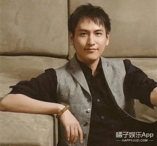 汤子嘉女友温心背景起底 曾被黄晓明骂炒作整容黑历史被扒(6)