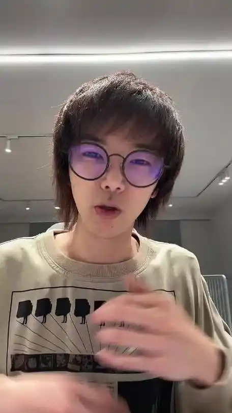 讨论演出时衣服滑落影响表演的情况和最终脱外套的决定|华晨宇yu|表演