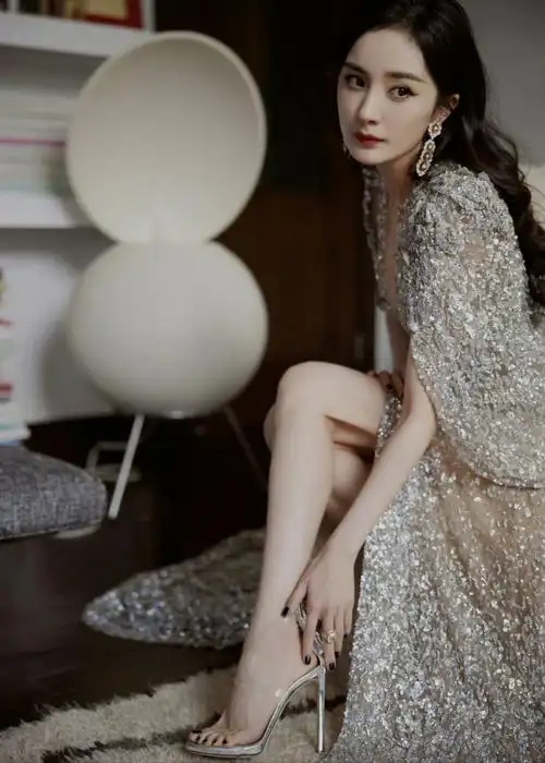 杨幂开年高定#杨幂‖活动图都是全身照 05