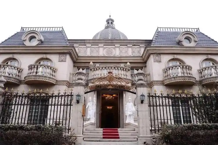 财富公馆:法式卢浮宫城堡,豪华装修,自住,会所,均是首选,身份的象征.