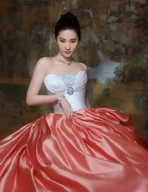 刘亦菲粉色裙装惊艳网友_裙子_写真_照片