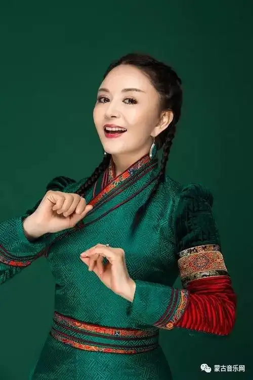 哈琳和蒙古国著名歌唱家吉日嘎拉赛汗及俄罗斯联邦卡尔梅克共和国功勋