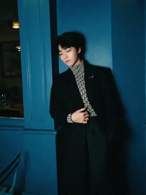 王俊凯 巴黎时装周