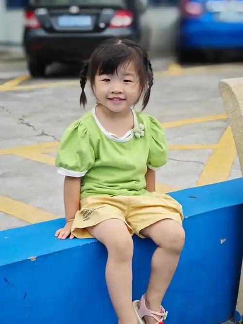 她笑9215好开心呀!#小孩的笑容是最治愈的 #晒女儿 #被你 - 抖音