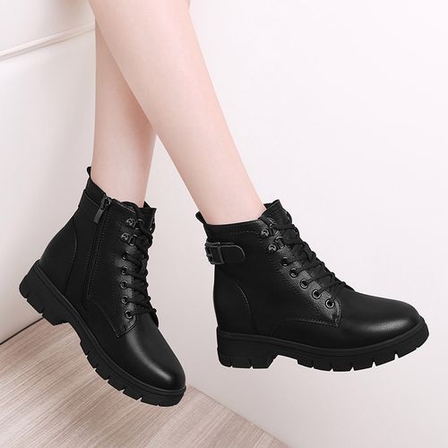 2020年新款短靴时装平底时尚百搭休闲秋冬女鞋时装靴