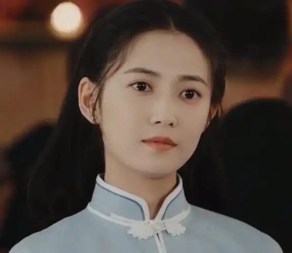 《薄冰》之后,陈钰琪又一部新剧来袭,男主很低调但也很优秀