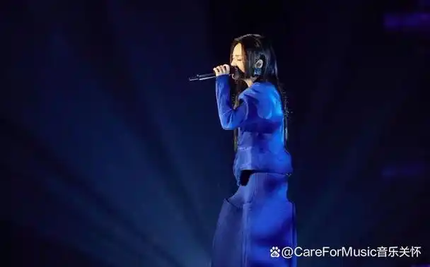 在徐佳莹的家听她唱歌还要帮她把阳台衣服收一下