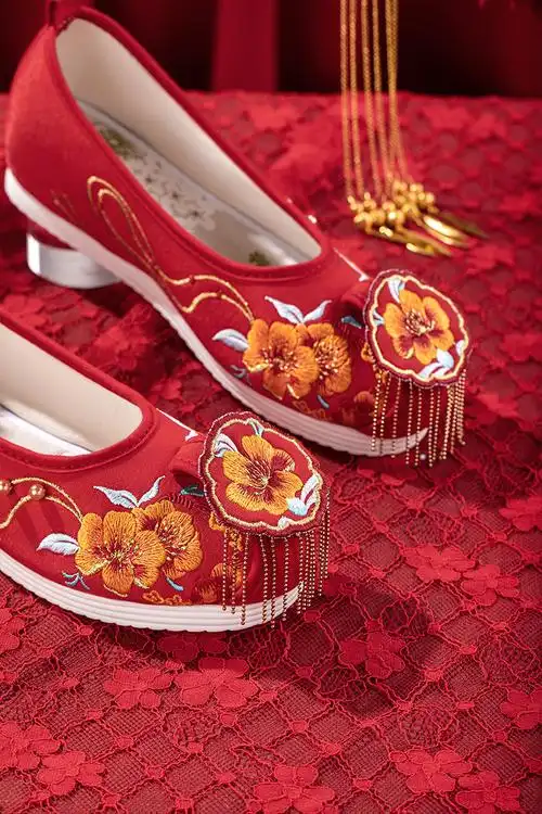 花开锦绣秀禾鞋红色婚鞋中式婚礼新娘上轿老北京绣花手工串珠布鞋
