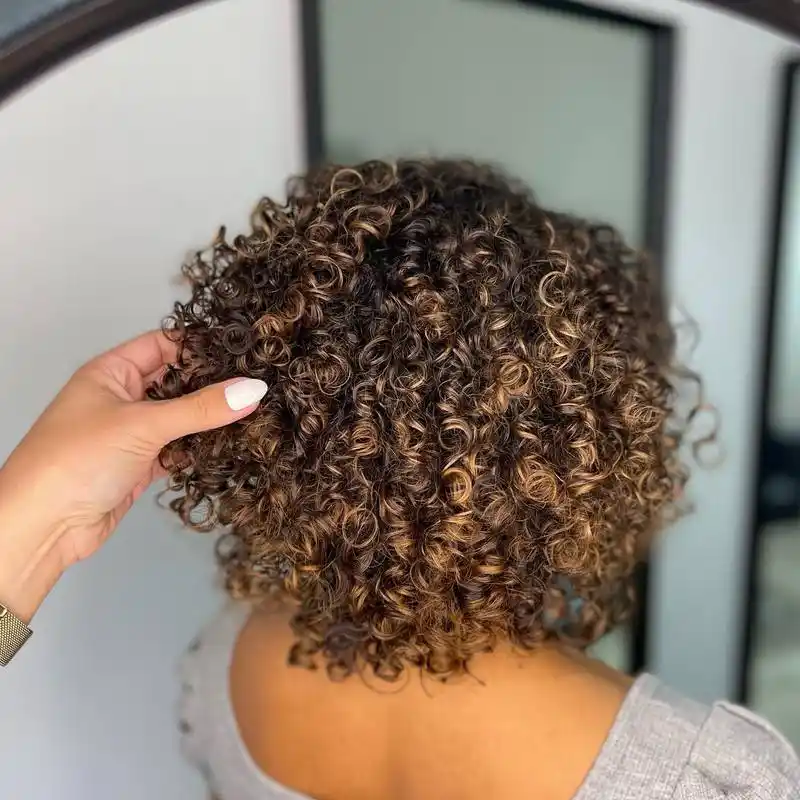 层次短发,直发波波头,满头烫卷发,不论年龄大小都适合,请收藏