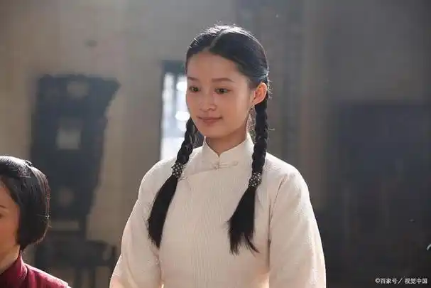 但是,近年来,李沁的演技却出现了断崖式下滑的现象.