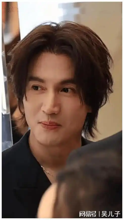 言承旭47岁风采:不施医美,自然老去亦颜值在线