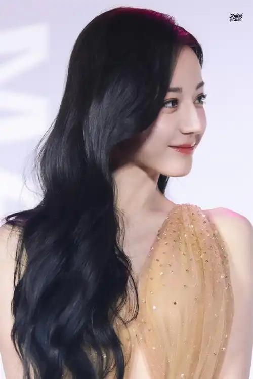 迪丽热巴神图又增加了##迪丽热巴轻纱拖地裙